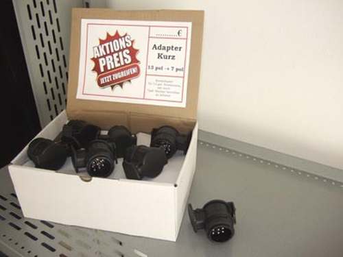 Adapter, Kurz, 13-polige Steckdose / Anhänger m. 7-poliger Stecker 20er Set in Thekendisplay