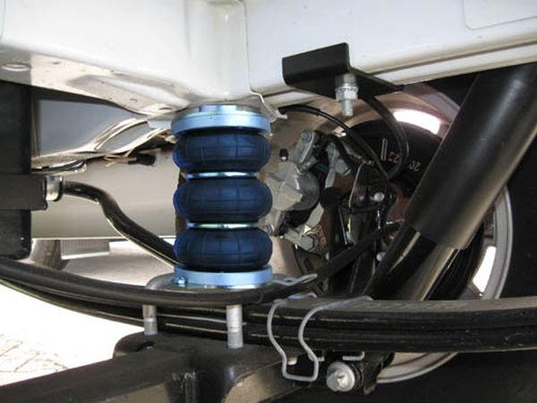 Ford Transit, Frontantrieb, Baujahr 2000- 2006, Achse 70x90mm, Pralldämpfer alle, passende Zusatz-Luftfederung 6 Zoll Zweikreis Faltenbalg- Anlage, syst. LF1B