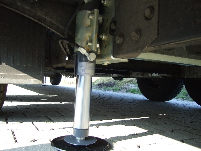 Hydraulische Hubstützen Anlage für GM, Chevrolet P30/P32, z. B. Rockwood Bj. 1989-2000, ALUTRANS S3000 (PHA) Kl. 5 bis 12t zGG, 24V, autom. Niveauregulierung