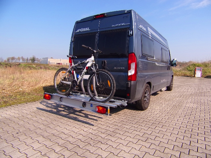 SMV Swing Carry E- Bike Fahrradträger schwenkbar u. hochklappbar- spez. für Mercedes Sprinter 3er Bj. 2006-2018, mit AHK, mit Trittbrett, max. Fzg Länge 5,93m